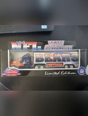 Chicago Bears White Rose Collectibles 1999 NFL Tractor Trailer Toy Vehicle 1:80